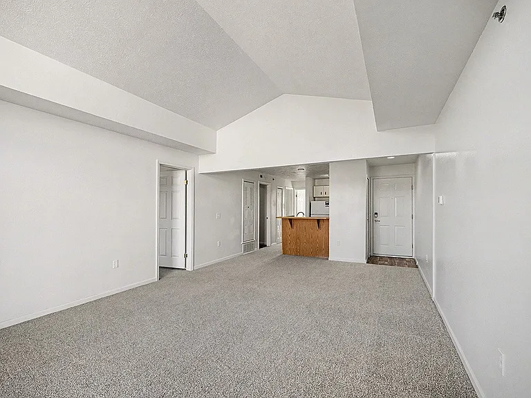 West Hampton Park Apartment Homes — Photo 26
