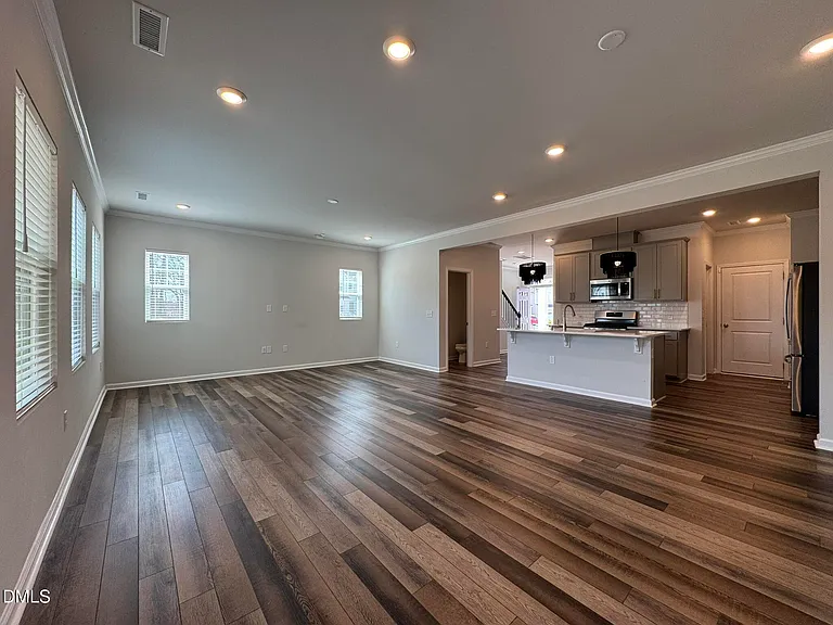 104 Jade Creek Dr — Photo 16