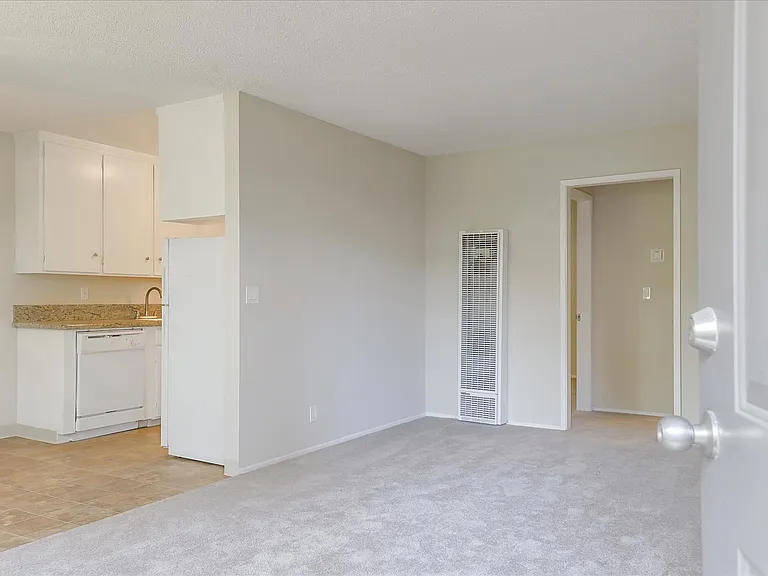 1450 San Antonio Ave #6 — Photo 2