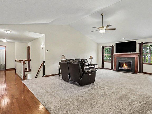 5th image of 42 Millstone Cir