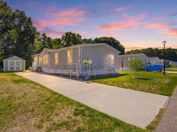 14904 Saint Lawrence Dr, Spring Lake, MI 49456
