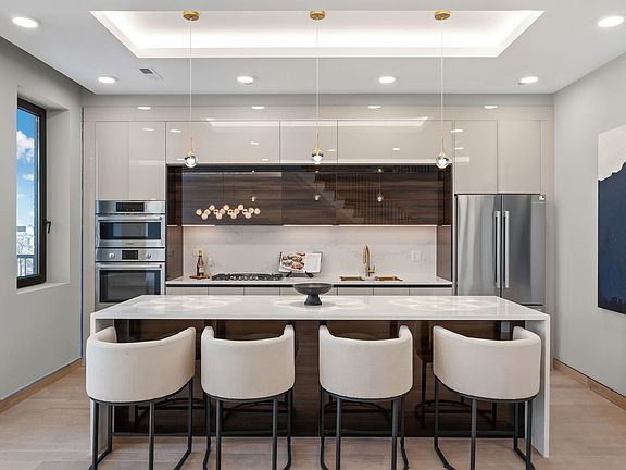 4th image of 466 N Paulina St #203