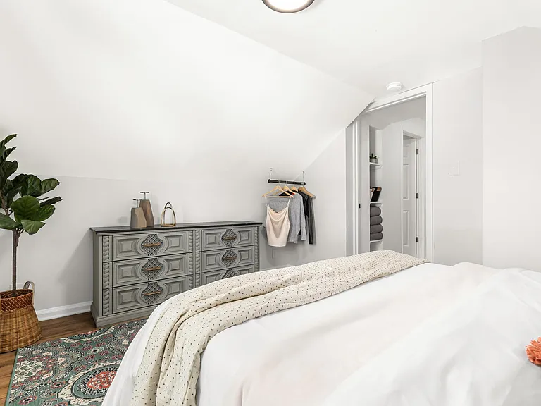 419 S Kenwood Ave — Photo 14