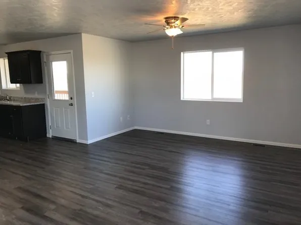 109 E Redwood Blvd #8, Brandon, SD 57005