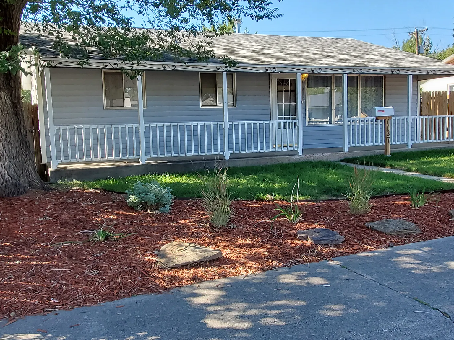 3 bed, 894 sqft, $1,790 — Photo 1