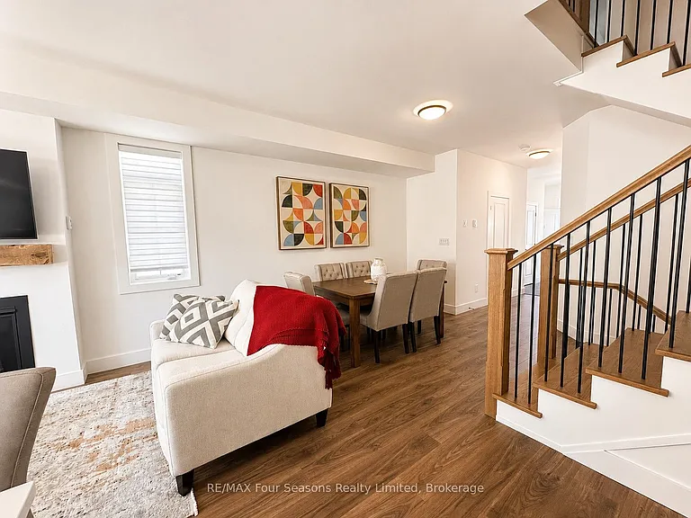 137 White Oak Cres — Photo 8