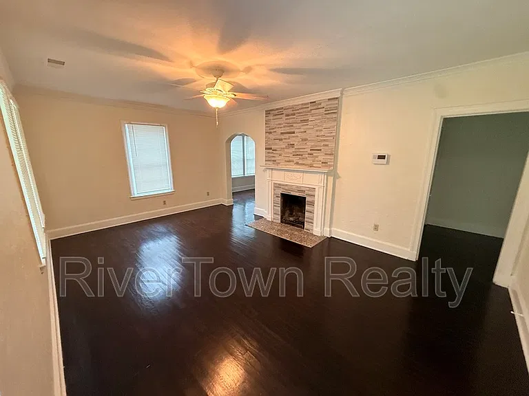1026 Stonewall St — Photo 3