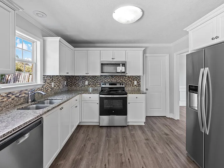 609 Brighton Cir — Photo 10
