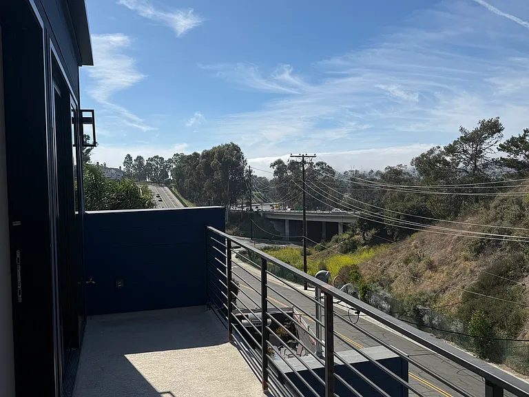 Upstairs shared balcony with peek-a-boo ocean views