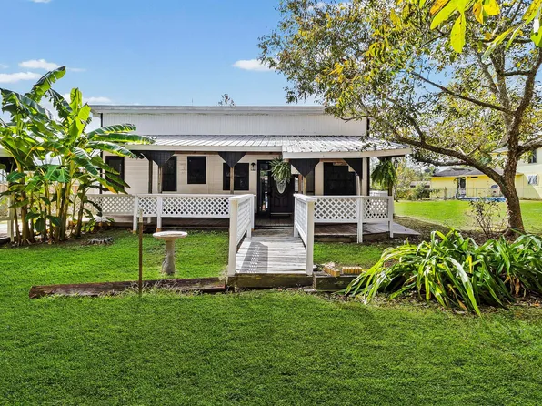 304 Sunrise Dr, Livingston, TX 77351