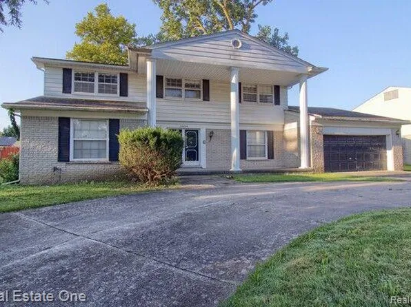 22825 Pontchartrain Dr, Southfield, MI 48034