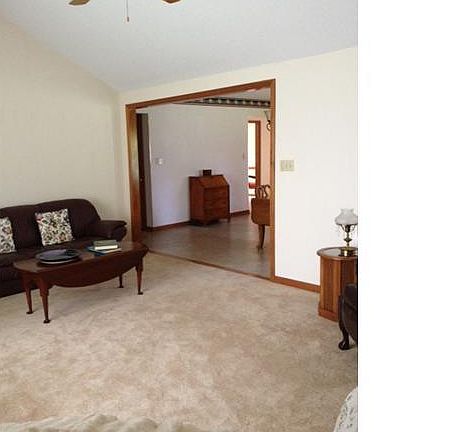 4th image of 14 W Royal Hill Dr