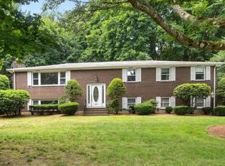 8 Carnegie Pl, Lexington, MA 02420