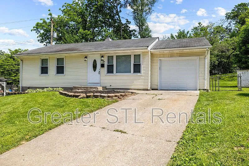 3 bed, 2.0 bath, 909 sqft, $1,650 — Photo 2