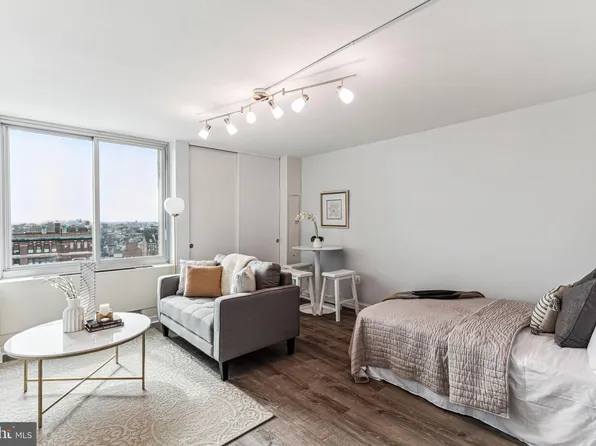 604 S Washington Sq APT 813, Philadelphia, PA 19106