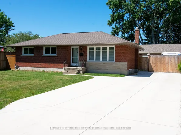 91 Crescent Dr, Welland, ON L3B 2X4