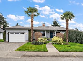 2861 Eastdowne Rd, Oak Bay, BC V8R 5R7