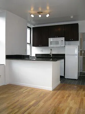 Rented by Tower Brokerage | media 25