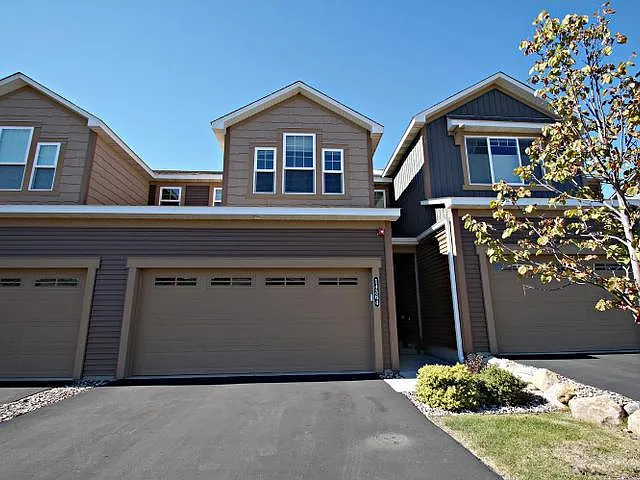 3 bed, 2407 sqft, $2,195 — Photo 1