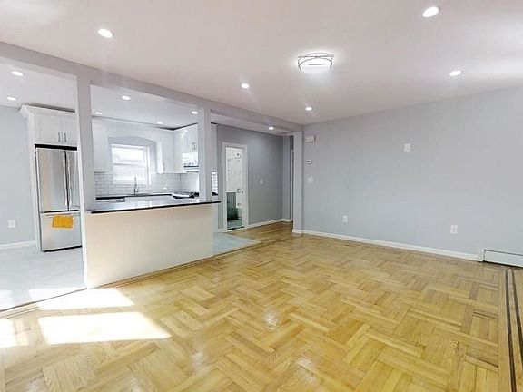 3rd image of 1455 Burke Ave