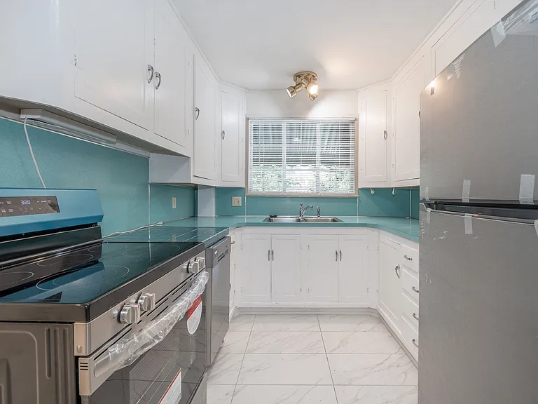 608 S Bluff Ave — Photo 7