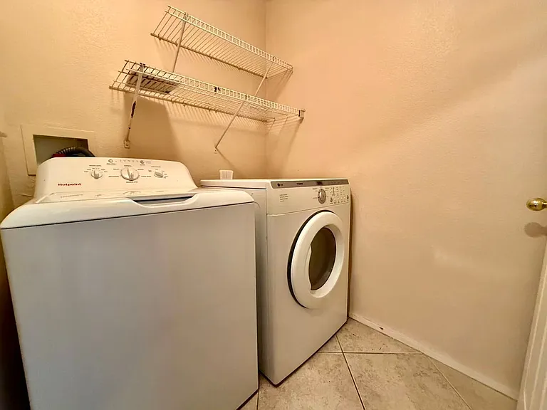 6068 Laughing Creek St — Photo 18