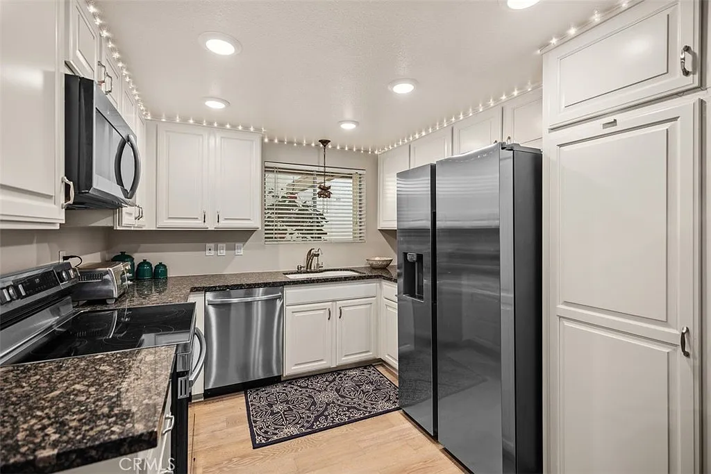 1 bed, 998 sqft, $3,000 — Photo 2
