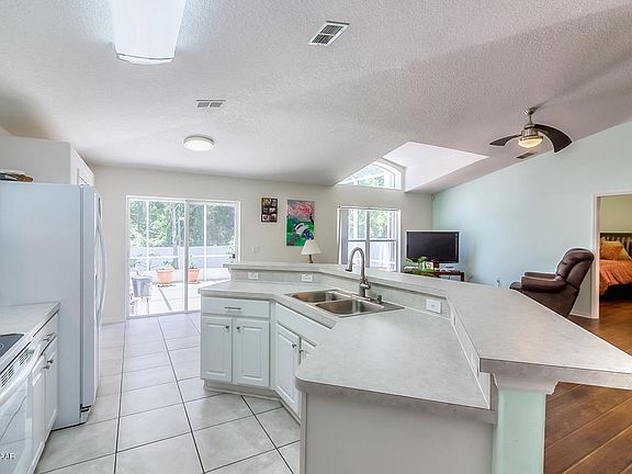 4th image of 301 Dahoon Holly Dr