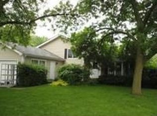 792 Old Mill Grove Rd, Lake Zurich, IL 60047