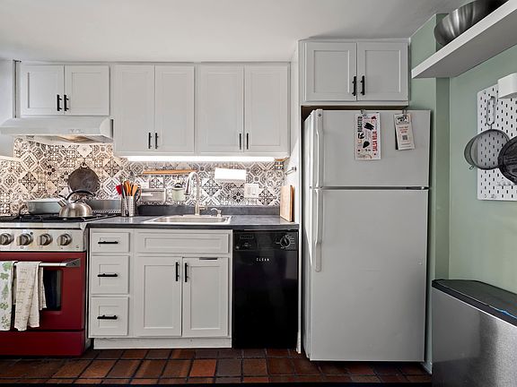 3rd image of 38 Garden Pl
