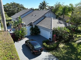 721 Laurel Ln E, Pembroke Pines, FL 33027