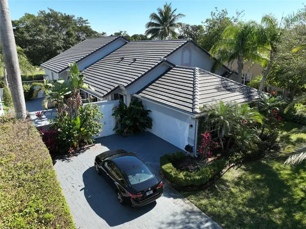721 Laurel Ln E, Hollywood, FL 33027