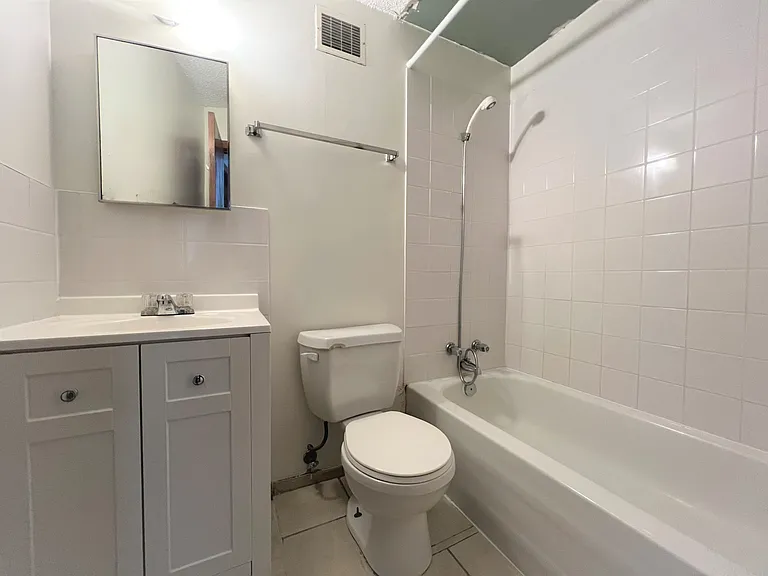 2249 Cornwall St — Photo 13
