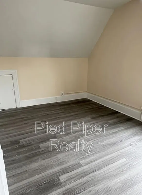3 bed, 1.0 bath, 1345 sqft, $1,195 — Photo 4