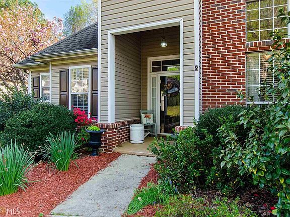 5th image of 153 Kingsbrook Cir