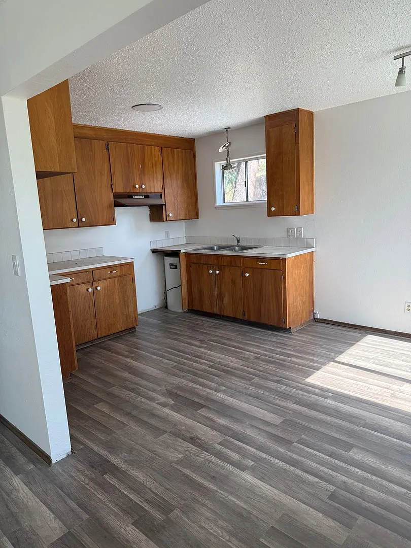 1430 NW Deane — Photo 3