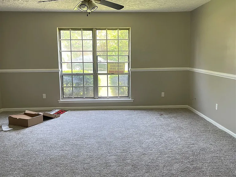 518 W Wilding Dr — Photo 2