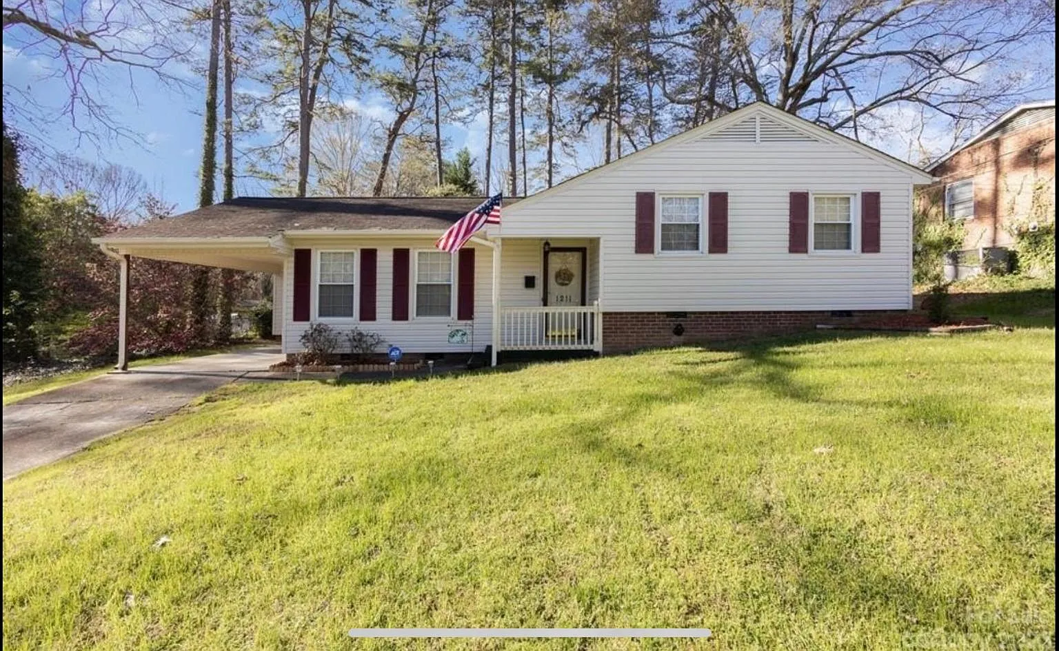 1211 Kenilworth Dr — Photo 1