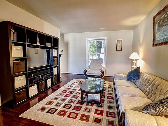 4th image of 980 Holborn Ct
