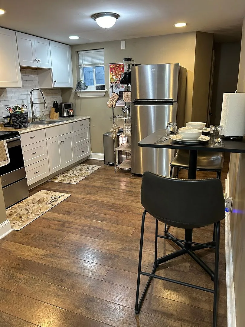 Charming furnished 2br 2nd Floor Apartment in Wilmington — Photo 1