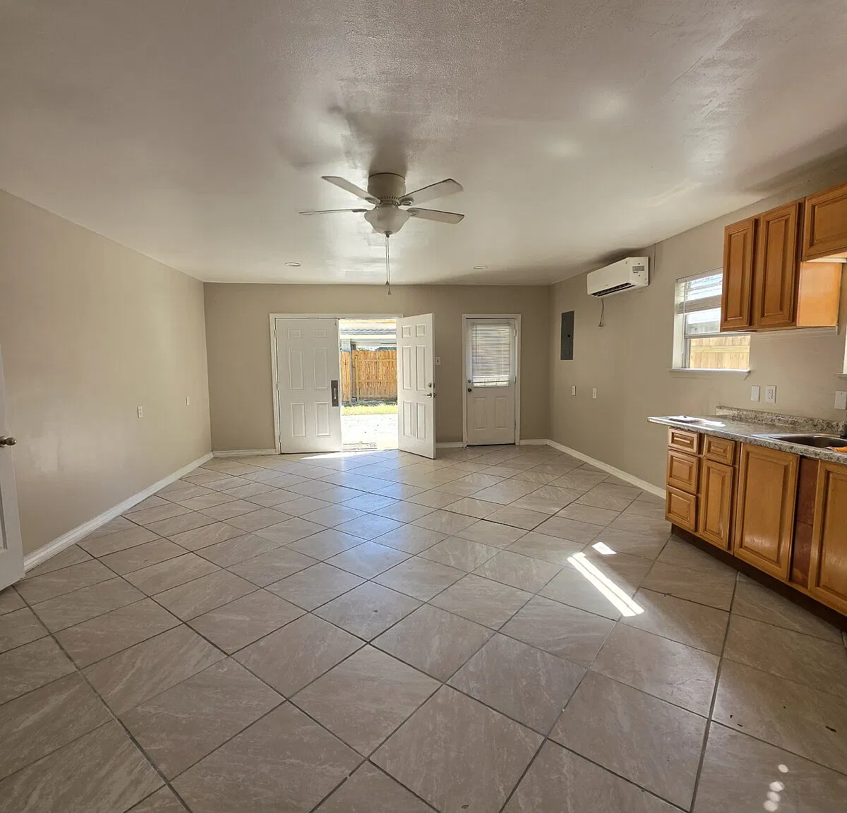 2 bed, 2.0 bath, 800 sqft, $1,300 — Photo 4