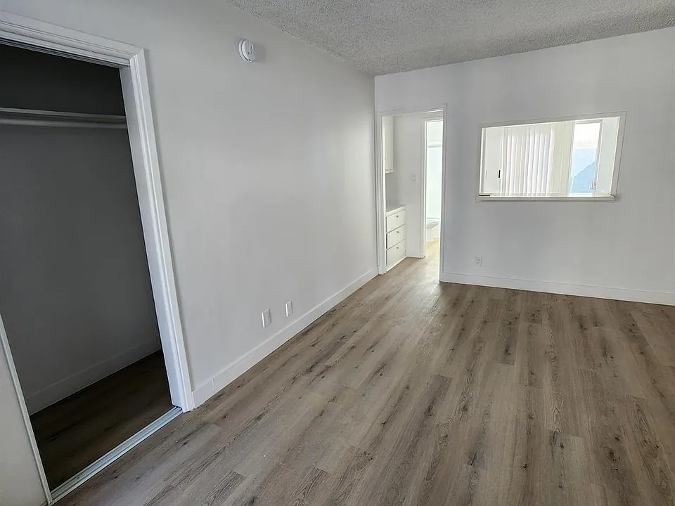 10341 Zelzah Ave #8