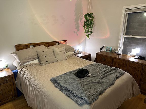 2nd image of 2844 N Sheffield Ave APT 1R