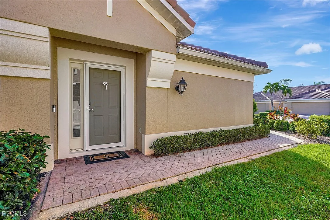 2 bed, 2.0 bath, 1692 sqft, $4,000 — Photo 3