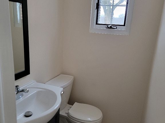 1/2 Bath off of the living room