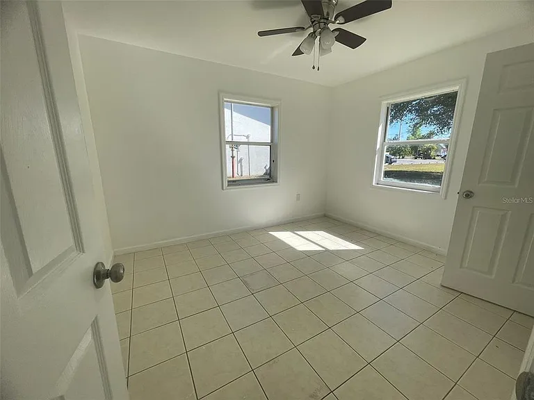 525 E Helen Ave — Photo 28