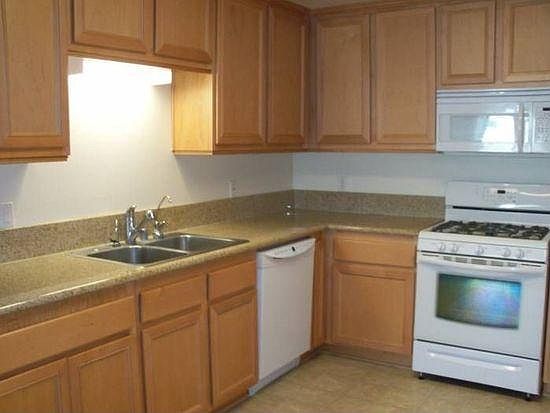 3rd image of 102 Dean Dr Unit 2