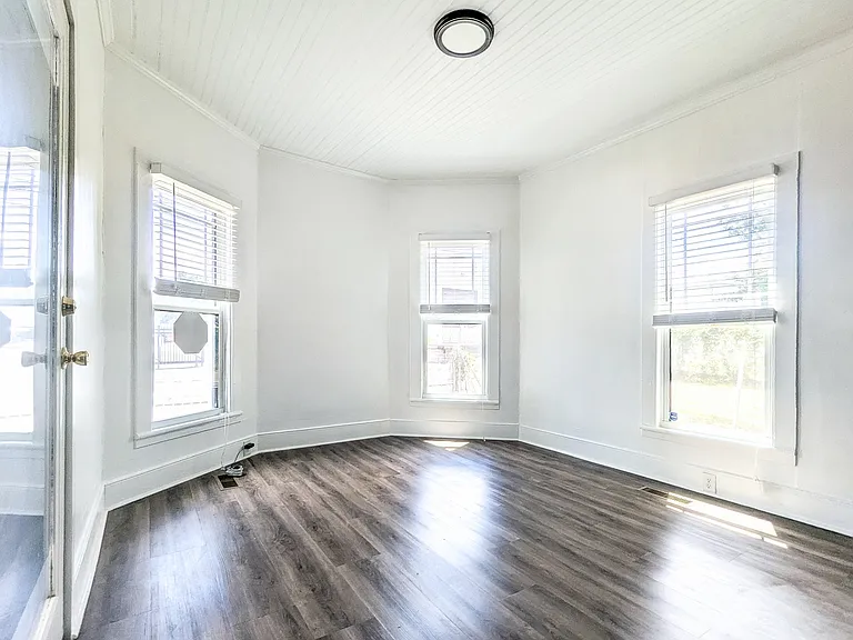 700 Shull St — Photo 8