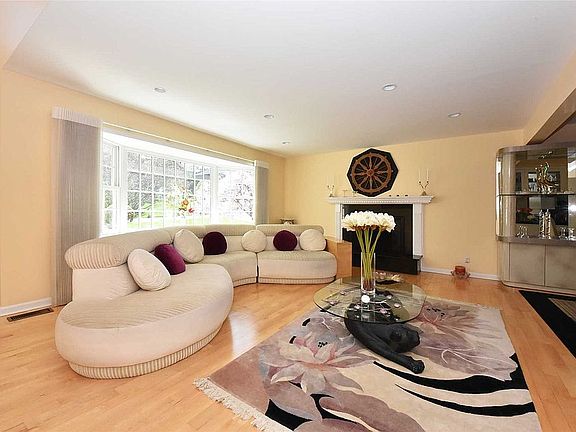 4th image of 70 Pinewood Rd