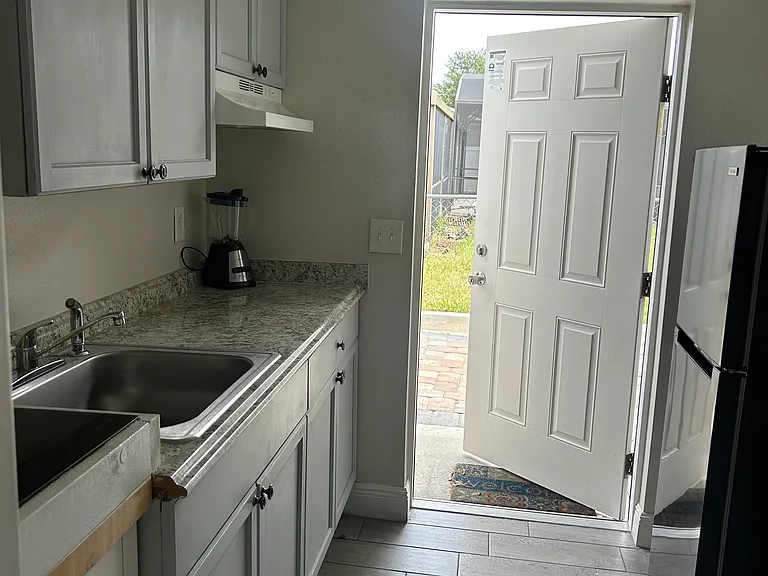 656 Royal Palm Dr — Photo 5
